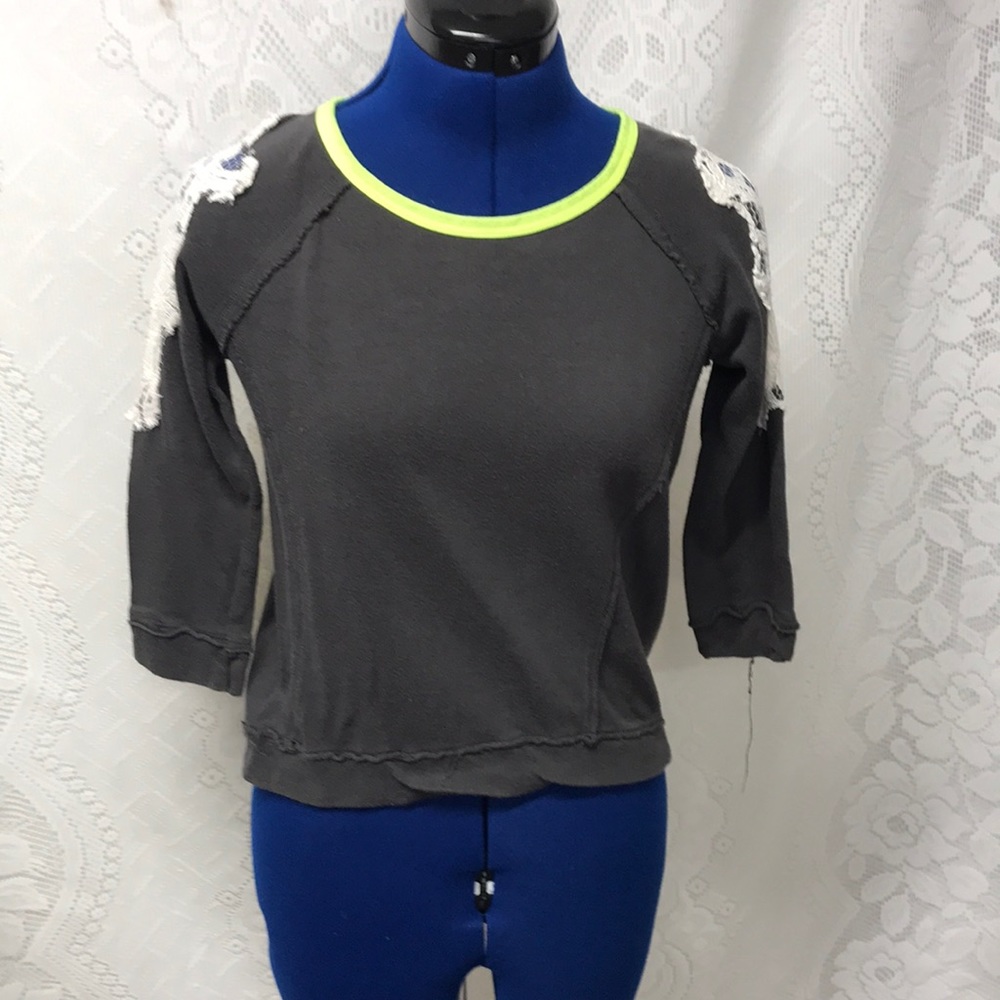 Eyeshadow Distressed Sweatshirt